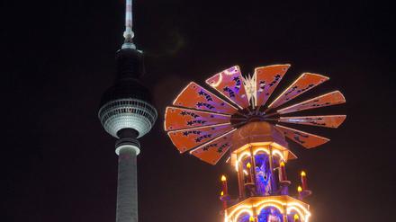 25.11.2025, Berlin - Deutschland. Weihnachtsmarkt am Alex. *** 25 11 2025, Berlin Germany Christmas market on the Alex