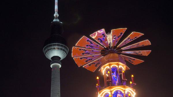 25.11.2025, Berlin - Deutschland. Weihnachtsmarkt am Alex. *** 25 11 2025, Berlin Germany Christmas market on the Alex