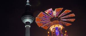 25.11.2025, Berlin - Deutschland. Weihnachtsmarkt am Alex. *** 25 11 2025, Berlin Germany Christmas market on the Alex