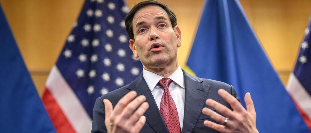 US-Außenminister Marco Rubio hält am 23. November 2025 nach Gesprächen über einen US-Plan zur Beendigung des Krieges in der Ukraine in der US-Vertretung in Genf eine Pressekonferenz ab.