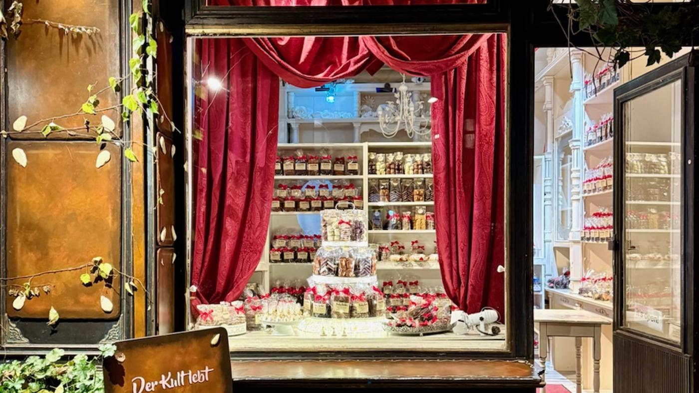 -Fridas-T-chter-in-Berlin-Friedrichshain-Warum-im-Winter-viele-Menschen-f-r-diesen-Lebkuchen-Schlange-stehen