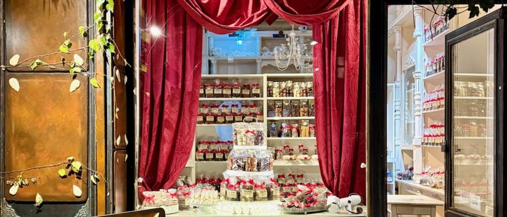 Das Schaufenster von „Fridas Töchter“ in der Niederbarnimstraße.