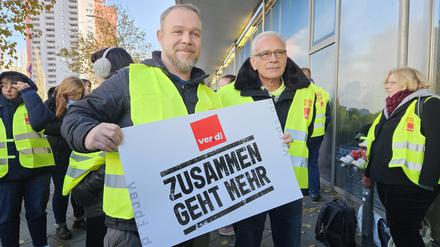 Verdi-Mitglieder übergaben die Forderung am Donnerstag in der BVG-Zentrale