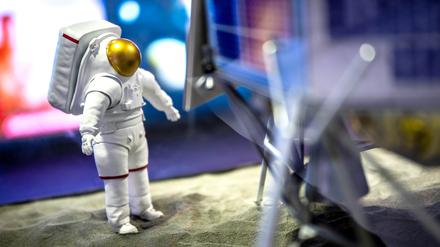 in Esa-Model steht in den Veranstaltungsräumen der Esa-Ministerratstagung in Bremen.