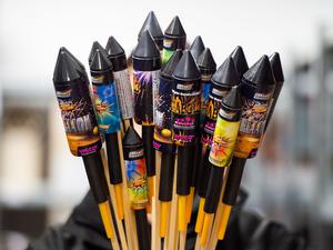 Schluss mit Raketen und Böllern: Das könnte beim übernächsten Jahreswechsel innerhalb des Berliner S-Bahn-Rings gelten.