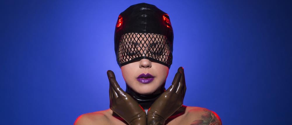 Muss es immer Latex oder Leder sein? Wie man das richtige Outfit für Play Partys findet (Symbolbild).