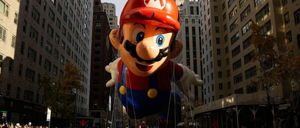 Super Mario zieht zu Thanksgiving durch New Yorks Häuserschluchten.
