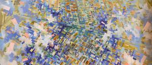 Hineingesogen in „Suburbia“ scheint man inmitten von freischwebenden geometrischen Formen und Schäfchenwolken aus einem Flugzeug in die Miniaturstadt zu stürzen.