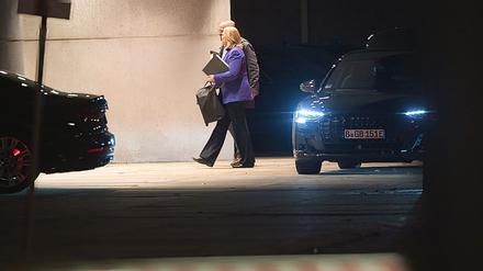 Rentenministerin im Kanzleramt - Bärbel Bas nahm am Donnerstagabend als SPD-Chefin am Koalitionsausschuss in der Regierungszentrale teil.