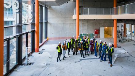 Die Gründungsmitglieder der neuen Genossenschaft für den Langen Stall.