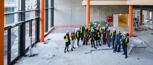 Die Gründungsmitglieder der neuen Genossenschaft für den Langen Stall.