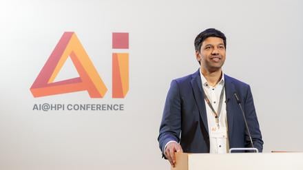 Gerard de Melo ist Gastgeber der AI@HPI Conference.