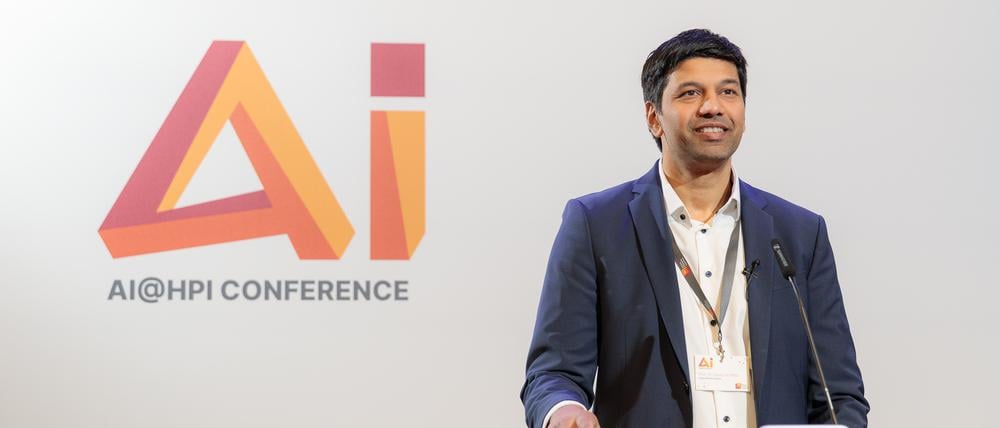 Gerard de Melo ist Gastgeber der AI@HPI Conference.