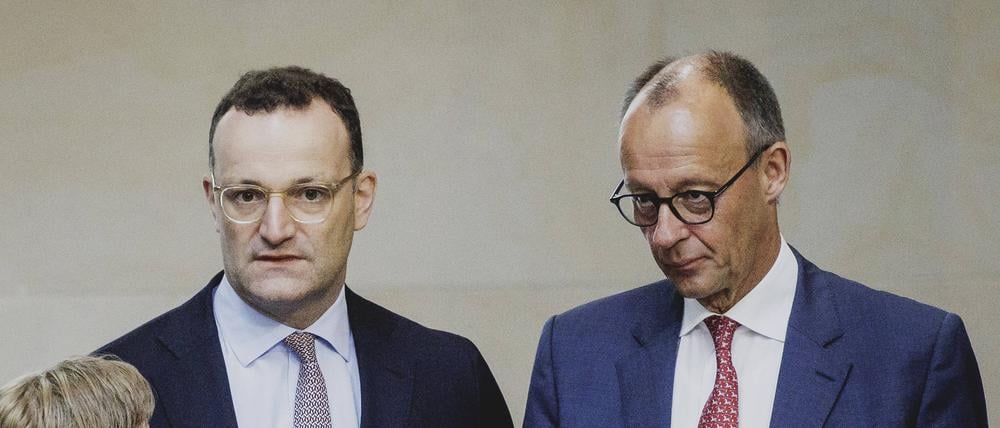 Spahn und Merz im Bundestag. 