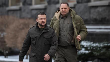 Der ukrainische Präsident Wolodymyr Selenskyj verzichtet künftig auf einen seiner engsten Berater, Andrij Jermak.