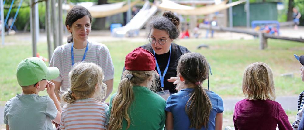 Im Sommer begutachteten Fachleute die Arbeit an der Potsdamer Kita Tausendfüßler. 