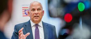 Der hessische Innenminister Roman Poseck (CDU) bei einem Termin im Oktober.