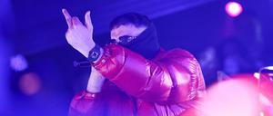 Der Rapper Haftbefehl bei einem Auftritt.