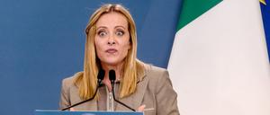 Die italienische Ministerpräsidentin Giorgia Meloni bei einer Pressekonferenz in der Villa Doria Pamphili.
