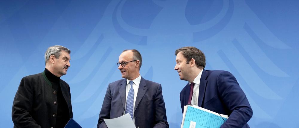 CDU-Chef Merz, SPD-Chef Klingbeil und CSU-Chef Söder loben am Morgen danach ihre eigenen Beschlüsse.