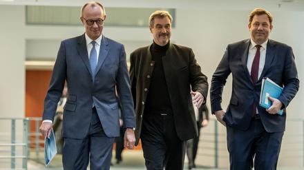 Bundeskanzler Friedrich Merz (l.), Markus Söder und Lars Klingbeil