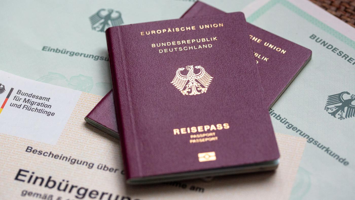 Grüne üben Kritik: Innenausschuss beschließt Einbürgerungssperre von zehn Jahren bei falschen Angaben