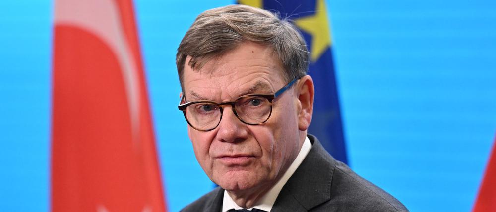 Bundesaußenminister Johann Wadephul (CDU) spricht im Auswärtigen Amt während einer gemeinsamen Pressekonferenz mit dem türkischen Außenminister Fidan.