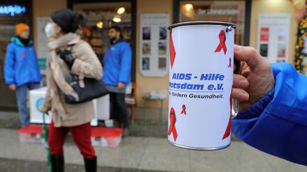 Am 1. Dezember wird weltweit der Welt-Aids-Tag begangen und die Rote Schleife als Symbol der Solidarität gezeigt. 