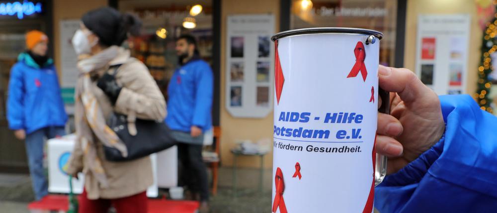 Am 1. Dezember wird weltweit der Welt-Aids-Tag begangen und die Rote Schleife als Symbol der Solidarität gezeigt. 