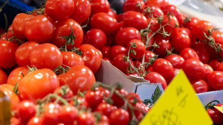 Verbraucher spüren beim Einkauf die gestiegenen Lebensmittelpreise.