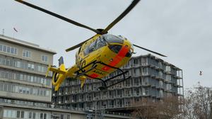 Fly-out von "Christoph 31": Am 28.11.2025 wurde der gelbe Rettungshubschrauber an seinem Stützpunkt am Charité Campus Benjamin Franklin in Berlin, Steglitz-Zehlendorf, verabschiedet. Landesbranddirektor Karstem Homrighausen der Berliner Feuerwehr hielt ein Grußwort. Stationsleiter und Pilot Nico Hellmann führte durch 38 Jahre Fluggeschichte, Frédéric Bruder (Vorstand der ADAC-Geschäftsführung) und Sascha Leipold (ADAC Berlin-Brandenburg) sprachen über die Zukunft in vier Jahren.