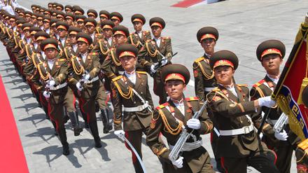 Pjöngjang: Die offizielle Begrüßungszeremonie zwischen dem russischen Präsidenten Wladimir Putin und dem nordkoreanischen Staatschef Kim Jong-un auf dem Kim-Il-Sung-Platz (Archivbild).