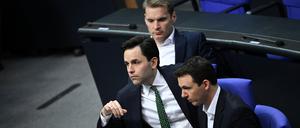 Die drei Rentenrebellen: Johannes Winkel (links), Yannick Bury (hinten) und Pascal Reddig am Freitag im Bundestag