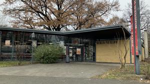 Der Berlin-Pavillon ist denkmalgeschützt, daneben könnte jetzt entgegen dem Denkmalschutz, ein Hochhaus entstehen