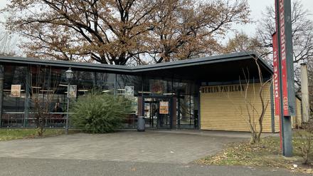 Der Berlin-Pavillon ist denkmalgeschützt, daneben könnte jetzt entgegen dem Denkmalschutz, ein Hochhaus entstehen