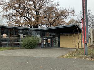 Der Berlin-Pavillon ist denkmalgeschützt, daneben könnte jetzt entgegen dem Denkmalschutz, ein Hochhaus entstehen