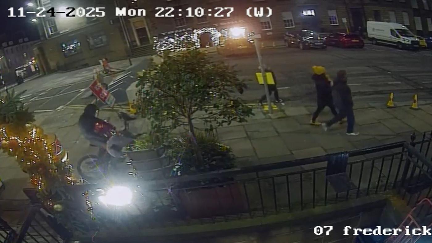 Schottland-Kuriose-Tat-Dieb-klaut-riesigen-Nussknacker-in-Edinburgh