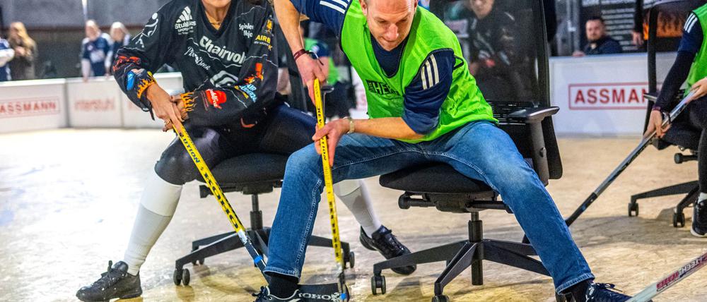 Für das Turnier stellen Unternehmen - von Kanzleien, Arztpraxen bis hin zu internationalen Firmen - ihre besten Leute zusammen.