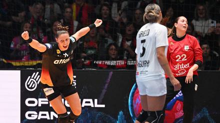 Die deutschen Handballerinnen haben vorzeitig die WM-Hauptrunde erreicht.