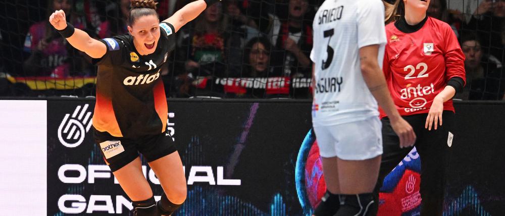 Die deutschen Handballerinnen haben vorzeitig die WM-Hauptrunde erreicht.