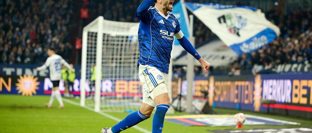 Kenan Karaman traf zum 1:1 für Schalke.