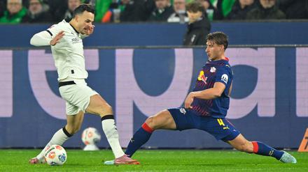 Kein Durchkommen für Gladbachs Tabakovic.