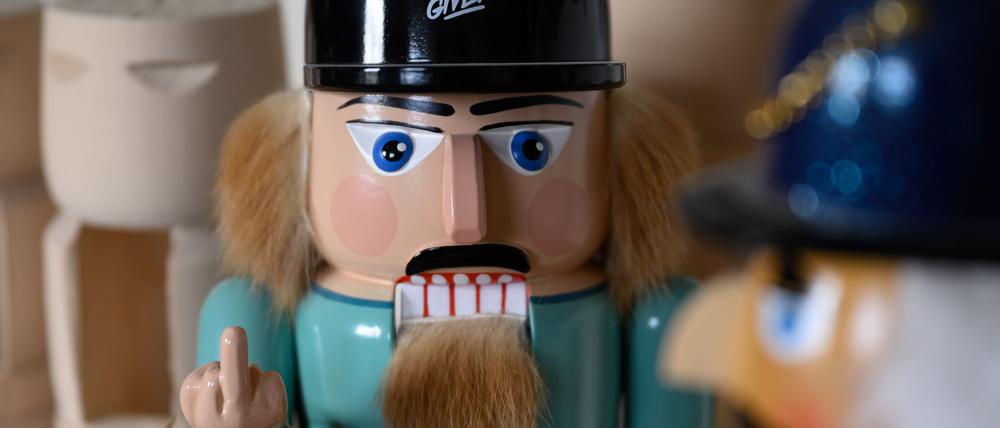 Echt erzgebirgischer Nussknacker vs. Importmodell. Das Kunsthandwerk im Erzgebirge setzt sich gegen Kopien aus dem Ausland zur Wehr. Auch vor Gericht.