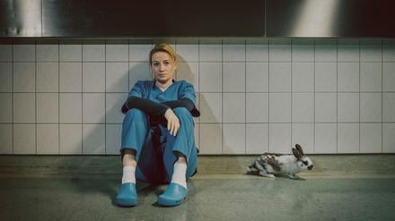 Gerichtsmedizinern Theresa Wolff (Nina Gummich) kommt in ihrem letzten Fall ins Grübeln.