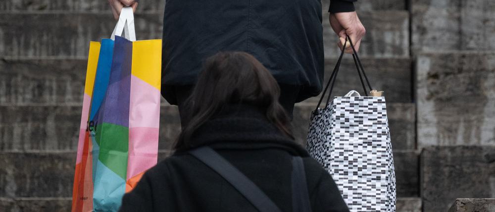 Insbesondere zu Weihnachten brummt das Geschäft im Einzelhandel. (Archivbild)