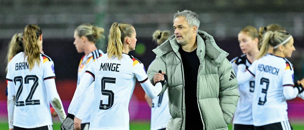 Unzufrieden mit dem 0:0 auf dem Betzenberg: Bundestrainer Christian Wück.