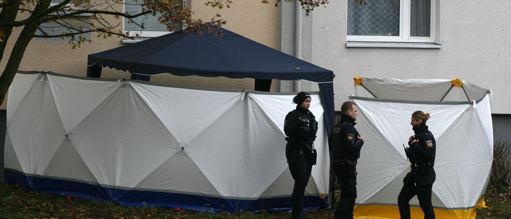 Ein Mädchen ist in Bremen aus einem Fenster gestürzt und den Verletzungen erlegen.