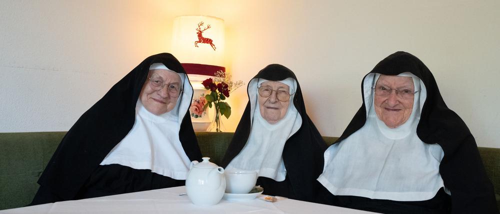 Schwester Rita, Schwester Regina und Schwester Bernadette wollen das Angebot der Kirche nicht annehmen. (Archivbild)