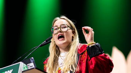 Henriette Held, Bundessprecherin der Grünen Jugend, spricht beim Bundesparteitag von Bündnis 90/Die Grünen.