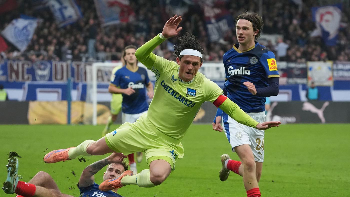 Nur-noch-ein-Punkt-hinter-dem-Relegationsplatz-Hertha-BSC-baut-Erfolgsserie-durch-1-0-in-Kiel-aus
